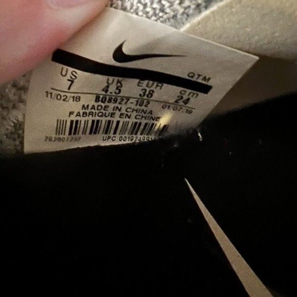 Womens Nike Epic‎ React Flyknit 2 Pure White Platinum Running Shoes Size 7 M GUC - Picture 8 of 8